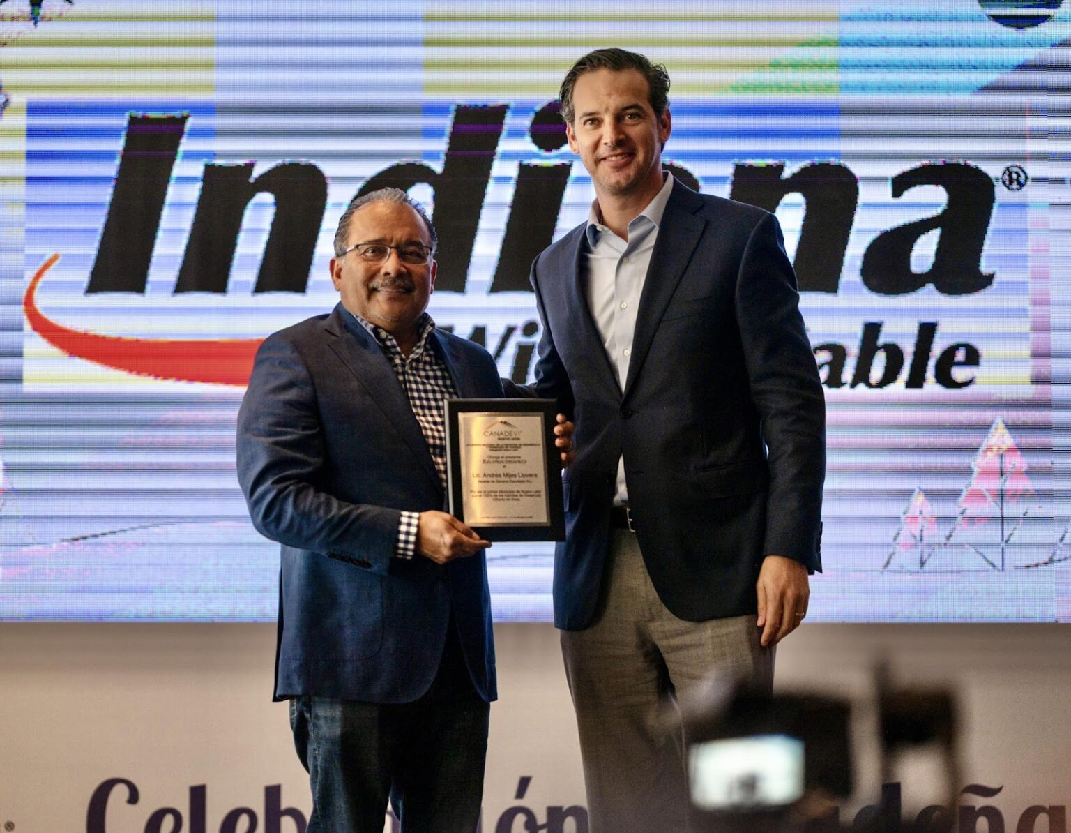 Escobedo recibe premio de CANADEVI por innovación urbana
