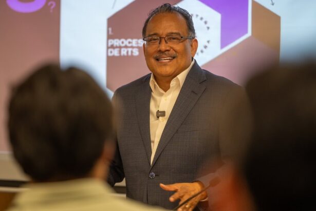 Andrés Mijes lidera encuesta interna de Morena en Nuevo León