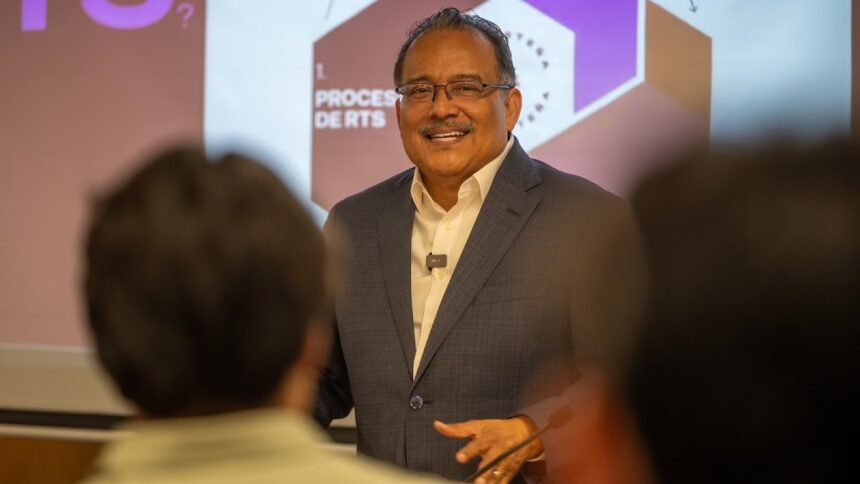 Andrés Mijes lidera encuesta interna de Morena en Nuevo León