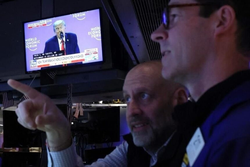Wall Street sube tras suspensión de aranceles de Trump a Europa