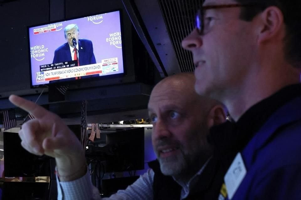 Wall Street sube tras suspensión de aranceles de Trump a Europa