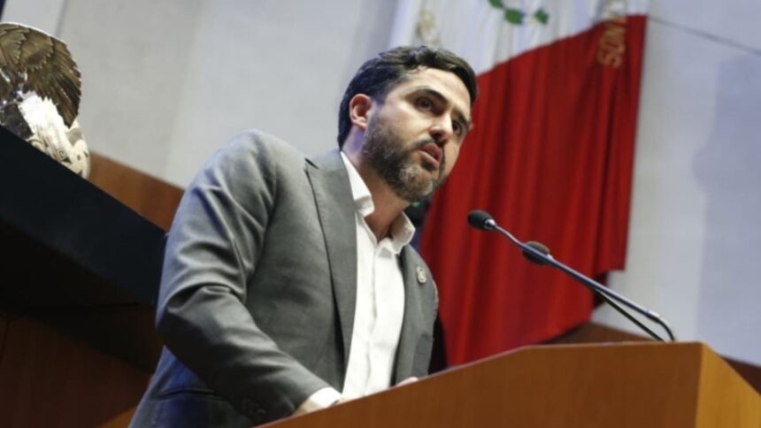 Dorantes propone restringir redes sociales a menores de 14 años