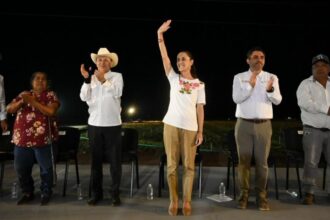 Sheinbaum inaugura canal en Navojoa y entrega títulos de agua