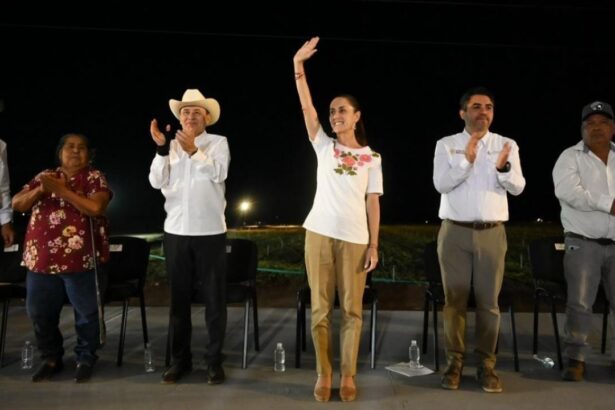 Sheinbaum inaugura canal en Navojoa y entrega títulos de agua
