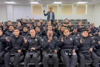 Policías de Monterrey se capacitan en cámaras con traductor para 2026