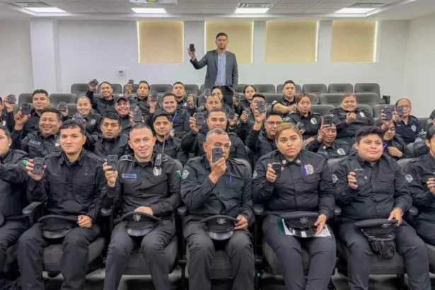 Policías de Monterrey se capacitan en cámaras con traductor para 2026