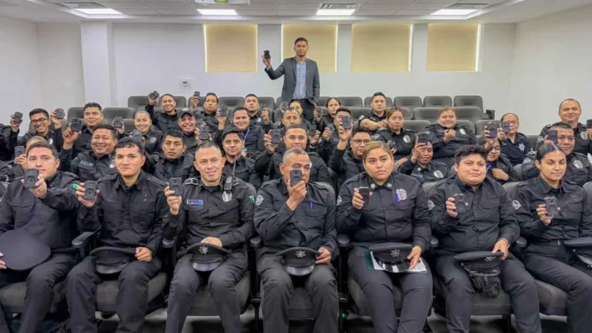 Policías de Monterrey se capacitan en cámaras con traductor para 2026