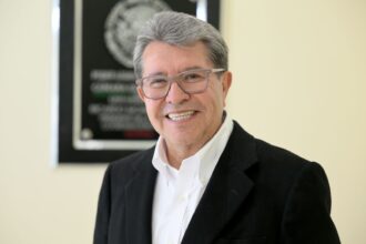 Monreal propone regular engaños digitales en apps financieras