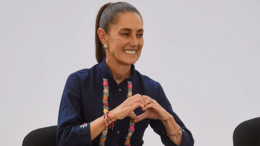 Sheinbaum defiende educación pública y beca universal en Edomex