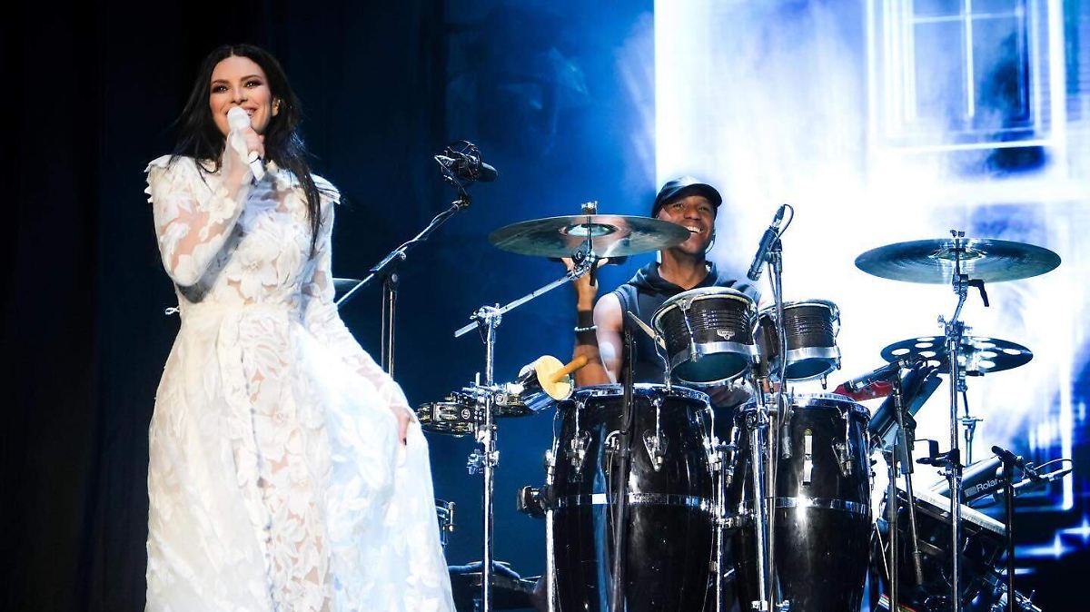 Laura Pausini emociona en Guadalajara con su “Yo Canto World Tour”