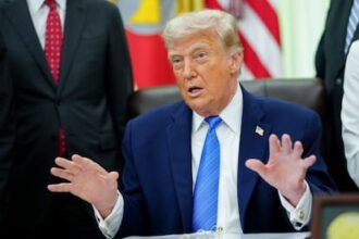Trump retira a su nominado para inteligencia tras críticas del GOP