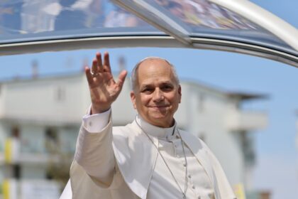 Papa León XIV llama a la unidad y justicia social en Madrid