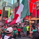 Aficionados mexicanos celebran en Times Square previo al México-Corea