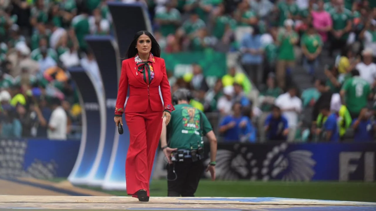 Salma Hayek inaugura la Copa Mundial 2026 en Ciudad de México