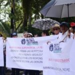Maestros y jubilados protestan ante Sheinbaum en Xalapa