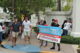 Protestan en San Juan por crisis del agua y evento de González