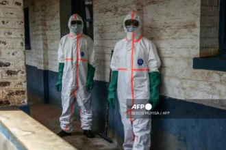 OMS urge más recursos para frenar brote de ébola en Congo