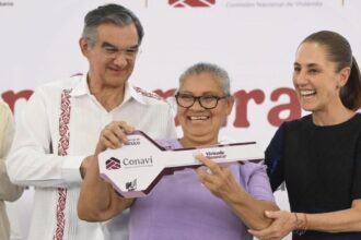 Sheinbaum entrega viviendas en Matamoros y resalta justicia social