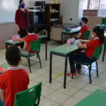 SEP consultará a maestros sobre uso de celulares en escuelas