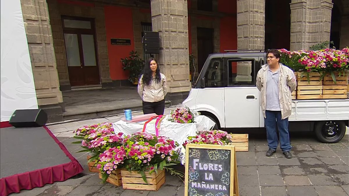 Sheinbaum presenta Olinia Carga, vehículo eléctrico mexicano