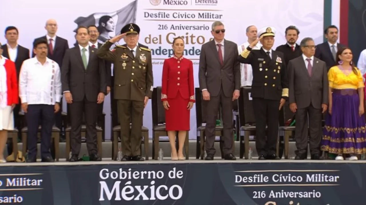 Sheinbaum encabeza desfile por Independencia de México en CDMX