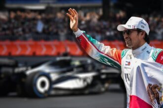Checo Pérez emociona a CDMX con Show Run en Paseo de la Reforma