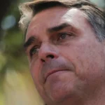Flávio Bolsonaro habría salido de Brasil pese a orden judicial