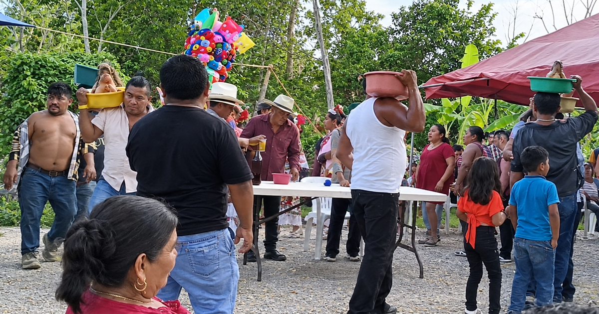 Comunidades mayas de Yucatán celebran los 15 años como rito colectivo