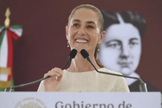 Sheinbaum anuncia digitalización para mejorar insumos en salud