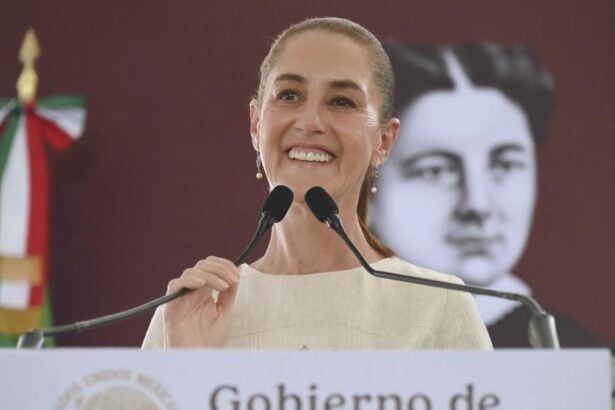 Sheinbaum anuncia digitalización para mejorar insumos en salud