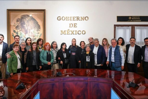 Sheinbaum dialoga con víctimas de la Guerra Sucia por justicia