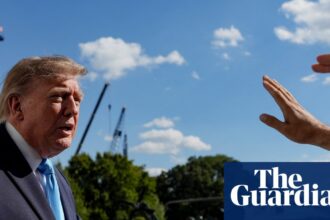 Aprobación de Trump cae a mínimo histórico antes de intermedias
