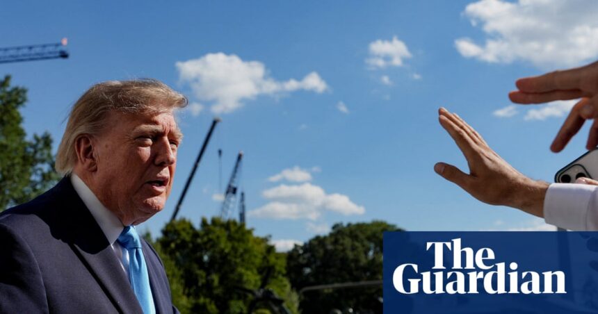 Aprobación de Trump cae a mínimo histórico antes de intermedias